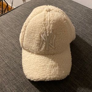 BRAND NEW Cream New York Yankee adjustable hat